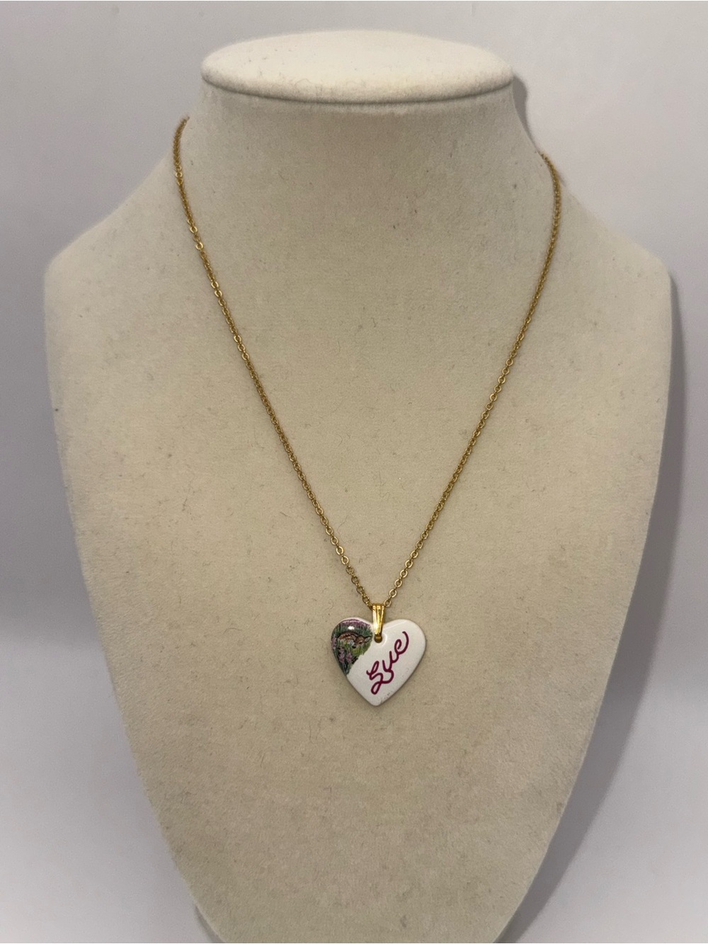 Gold Tone Sue Name Heart Necklace White Enamel Hummingbird Floral Pendant